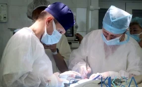 В Кузбассе врачи двух больниц провели операцию и спасли жизнь пациентке со сложной опухолью