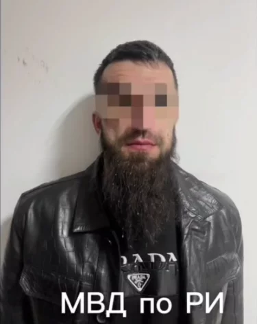 В Назрани двое мужчин с оружием напали на таксиста