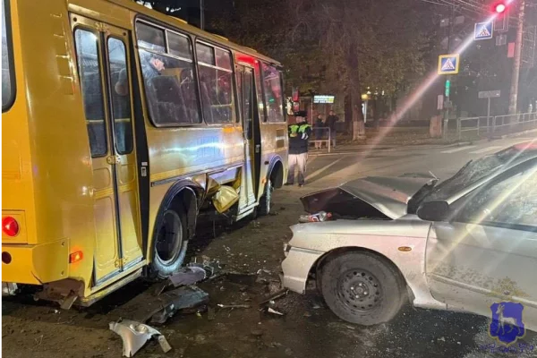 Семь человек, в том числе четверо детей, пострадали в ДТП с автобусом в Самаре