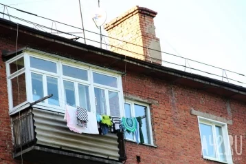 Фото: Кузбассовцев призвали сообщать о разрушающихся балконах и лоджиях 1