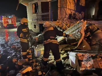 Фото: Взрыв газа в Дагестане разрушил часть многоквартирного дома. Пострадали пять человек 1
