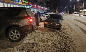 ГАИ Новокузнецка ищет очевидцев ДТП, случившегося 9 января на улице Обнорского