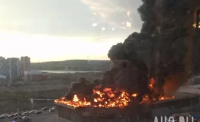 Из-за пожара в кемеровском автосалоне в городе начались пробки