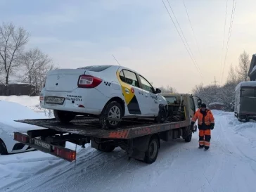 Фото: В Новокузнецке задержали автомобиль такси с неисправным рулевым управлением  2