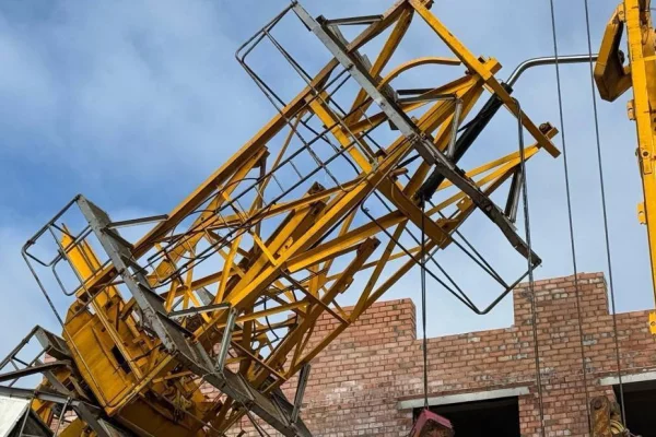 В Башкирии упал башенный кран, пострадали 5 человек