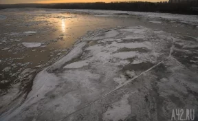 Два ребёнка провалились под лёд в Вологодской области 