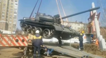Фото: В Кемерове из парка имени Жукова увезли танк Т-55 1