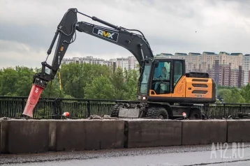 Фото: Мэр Кемерова объяснил ржавчину на новом ограждении Кузбасского моста 1