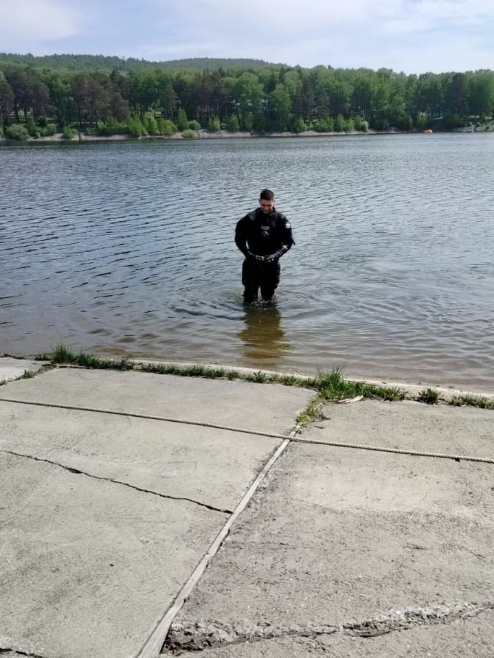 Фото: Водолазы обследуют водоёмы на пляжах Кузбасса перед открытием купального сезона 7