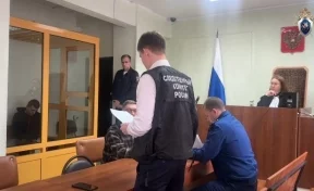 В Новокузнецке суд арестовал мужчину, смертельно ранившего 19-летнюю работницу кафе