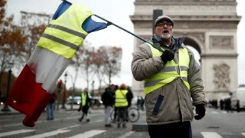 Фото: В Париже снова проходит марш «жёлтых жилетов» 1