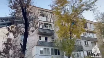 Фото: В Черкесске в многоквартирном доме произошёл взрыв газа, есть рушения двух верхних этажей 1