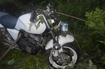 Фото: В Кузбассе в ДТП погиб мотоциклист, его пассажир травмировался 1