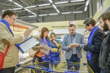 Фото: Депутаты нашли в кемеровской «Ленте» просроченные продукты 4