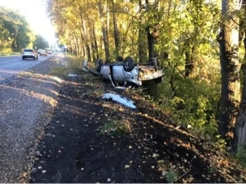 Фото: Водитель умер на месте: в ГИБДД рассказали подробности жёсткой аварии с ВАЗом в Кузбассе 1