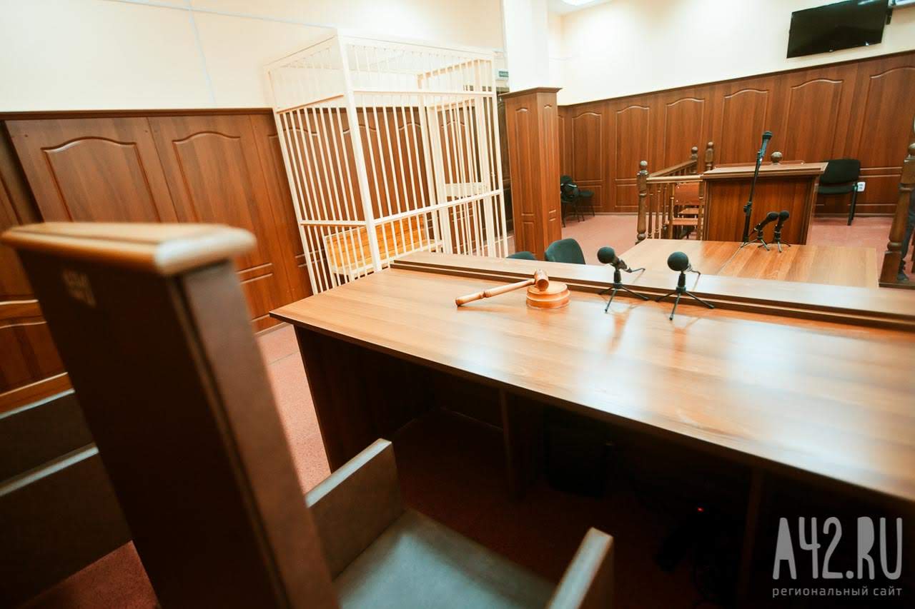 В Челябинске освободили в зале суда мать мужчины, который 14 лет держал в плену девушку