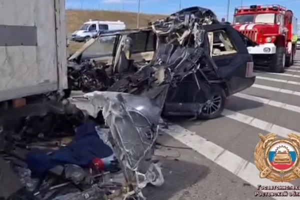 В Ростовской области в ДТП с грузовым автомобилем погибли 3 человека