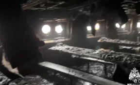 Во Владивостоке с горящего рыболовецкого судна спасли более 20 человек, есть погибший