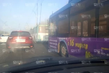 Фото: В Кемерове из-за ДТП с двумя иномарками в пробке встала улица Терешковой 4