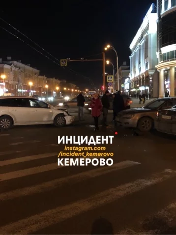 Фото: В центре Кемерова произошло ДТП 4