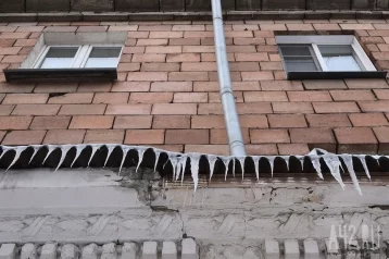 Фото: ГЖИ Кузбасса: за неделю выявлено 142 нарушения по уборке снега и наледи 1