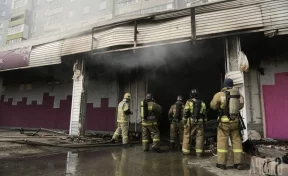 20 машин задействовали в тушении крупного пожара в Санкт-Петербурге