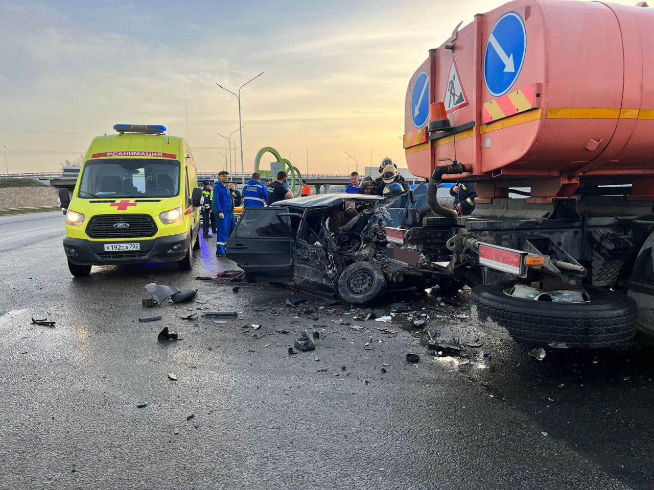 В Башкирии на трассе Уфа — Оренбург в ДТП с поливальной машиной погибли пять человек