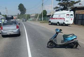 Фото: Водитель мопеда и ребёнок пострадали в результате серьёзной аварии в Кузбассе 1