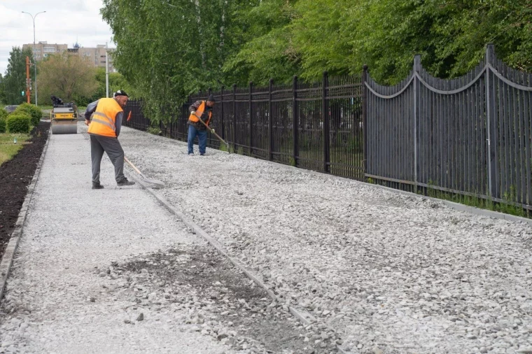 Фото: В Кемерове на Южном появились очертания новых тротуаров 6
