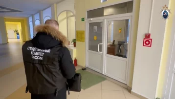 Фото: В Новом Уренгое школьник напал на одноклассницу и ранил ножом охранника 1