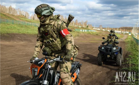 Спецназ Росгвардии на мотоциклах. Военнослужащие отряда «Кузбасс» показали, как экстремальное эндуро поможет в бою