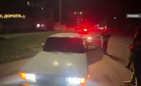 Кузбассовец на полностью тонированном авто жёстко нарушил ПДД, его оштрафовали