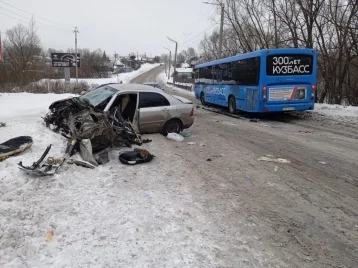 Фото: Пьяный водитель влетел во встречный автобус с пассажирами в кузбасском городе 1