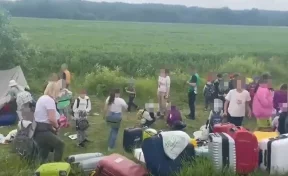 В Калужской области водитель автобуса бросил группу детей на трассе 