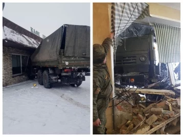 Фото: В ЦВО прокомментировали ДТП с военным грузовиком на трассе Новосибирск — Кемерово 1