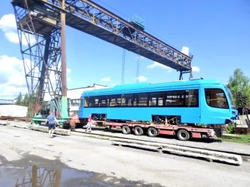 Фото: Сергей Кузнецов: первая партия новых трамваев отправлена в Новокузнецк 1