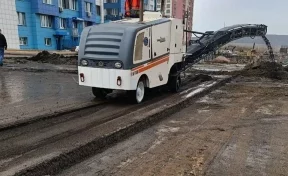 В Кемерове рабочие приступили к фрезерованию дорожного покрытия
