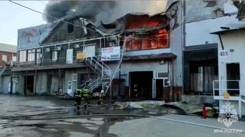 Фото: В Новосибирске горит склад с горюче-смазочными материалами на площади 4500 квадратных метров 1