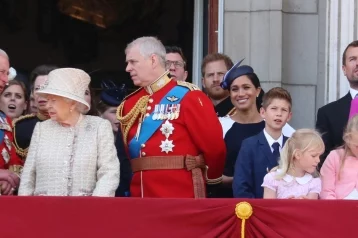 Фото: Эксперт рассказал, за что принц Гарри отчитал Меган Маркл на дне рождения королевы 1