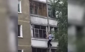 В Саранске пьяный отец пытался выбросить из окна многоэтажки пятимесячную дочь