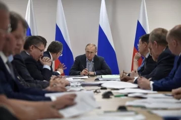Фото: В Кремле назвали кулак Путина «чудесной рекомендацией» 1