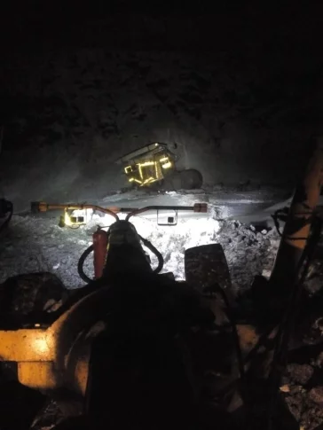 Фото: Появились новые фотографии смертельного ЧП с рухнувшим с высоты БелАЗом в Кузбассе 2