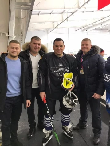 Фото: Мэр Новокузнецка сыграл в хоккей с командой из Кемерова 1
