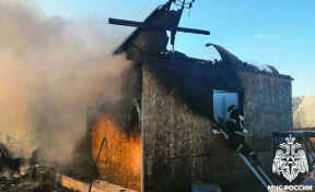 В Кемеровском округе сгорели дом, сарай и баня