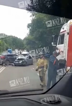 Фото: В полиции рассказали о ДТП с участием 27 машин на Логовом шоссе в Кемерове 1