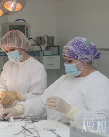 Выстрелившую себе в шею 13-летнюю девочку доставили в больницу во Владивостоке