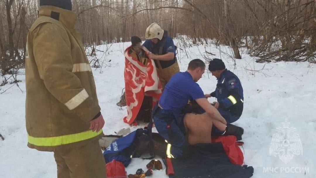 В Удмуртии двое детей пострадали, попав в ледяную «ловушку»
