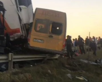 Фото: В Дагестане произошло массовое ДТП со школьным автобусом, есть погибшие 1
