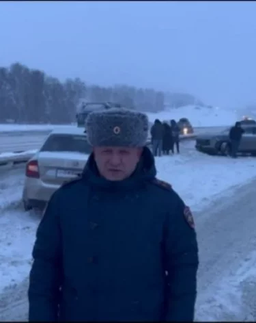 На кузбасской трассе в ДТП попали 6 автомобилей, один человек травмирован