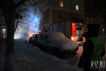 Фото: В центре Кемерова загорелся Range Rover 3